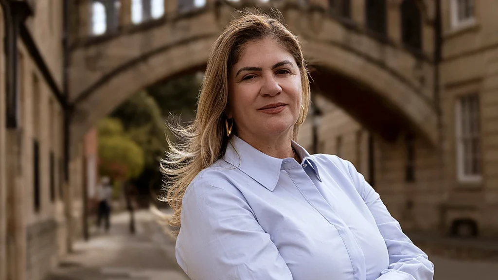 Valéria Britez em Oxford, advogada que atende brasileiros no exterior.